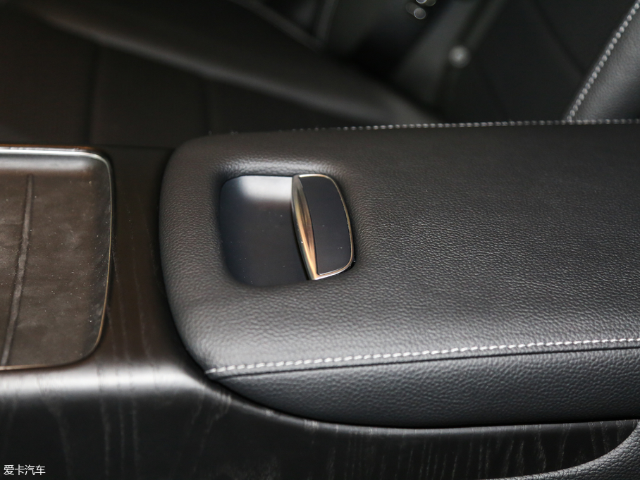 2018YE E 300L \ӺA