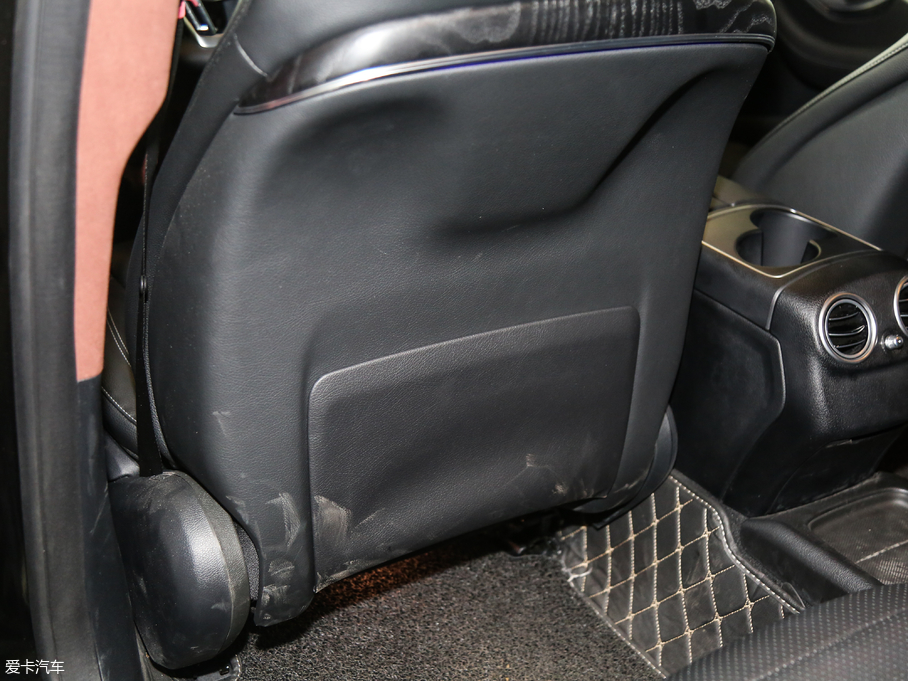 2018��YE�� E 300L �\�Ӻ��A��