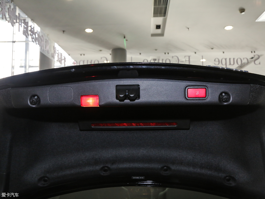 2018YE E 300L \ӺA