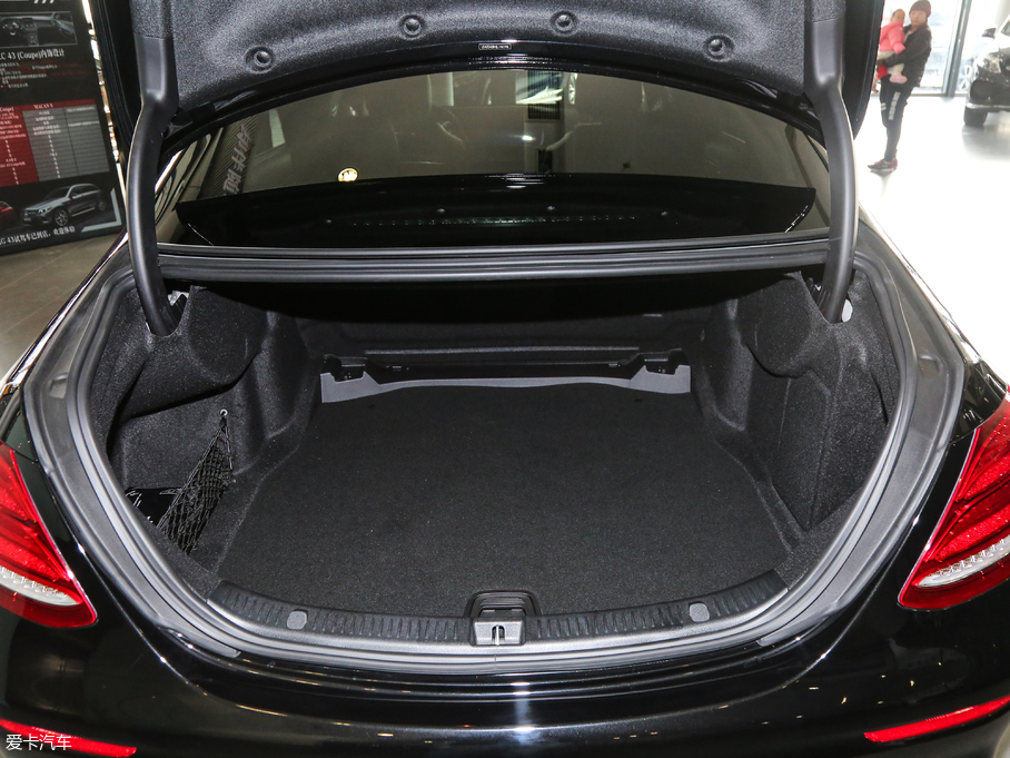 2018YE E 300L \ӺA