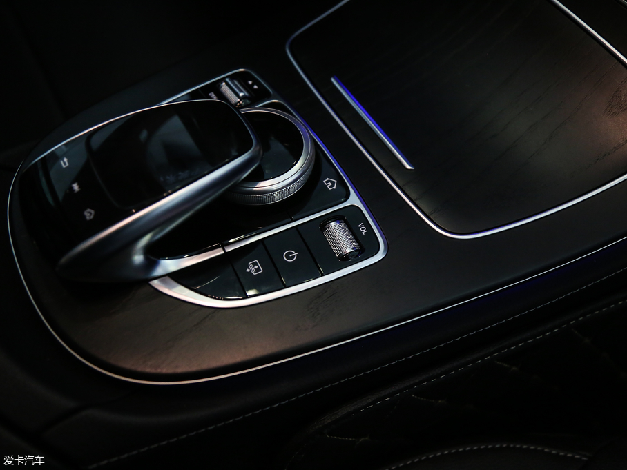 2018YE E 300L \ӺA