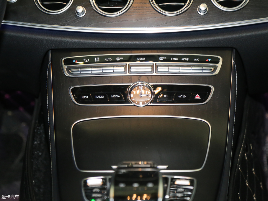 2018YE E 300L \ӺA