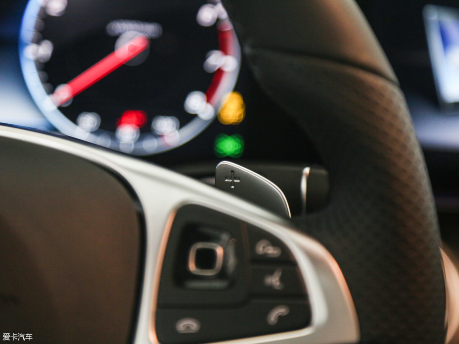 2018��YE��(j��) E 300L �\(y��n)��(d��ng)���A��