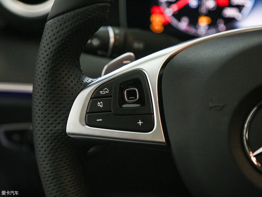 2018YE E 300L \ӺA