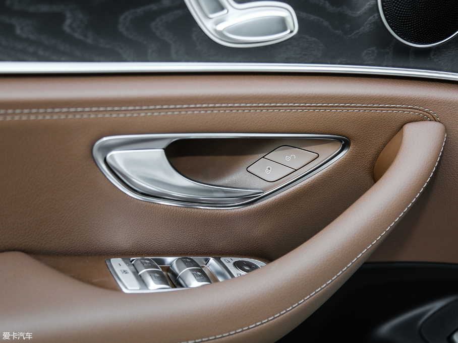 2018��YE�� E 200L 4MATIC �\����