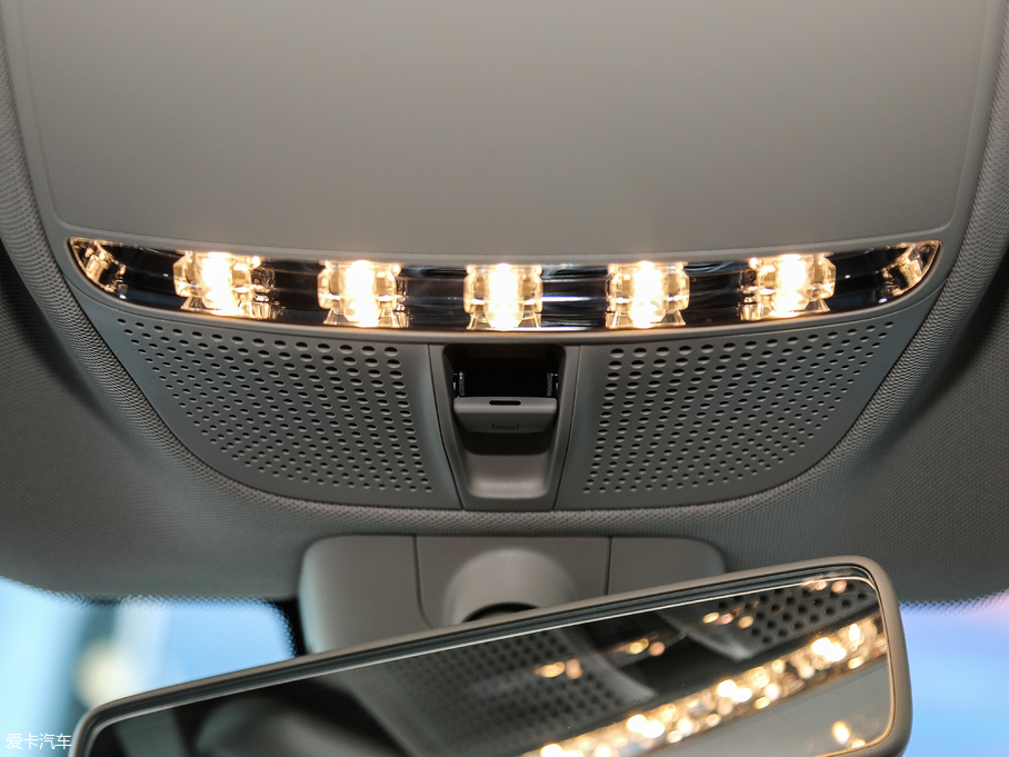 2018��YE�� E 200L 4MATIC �\����