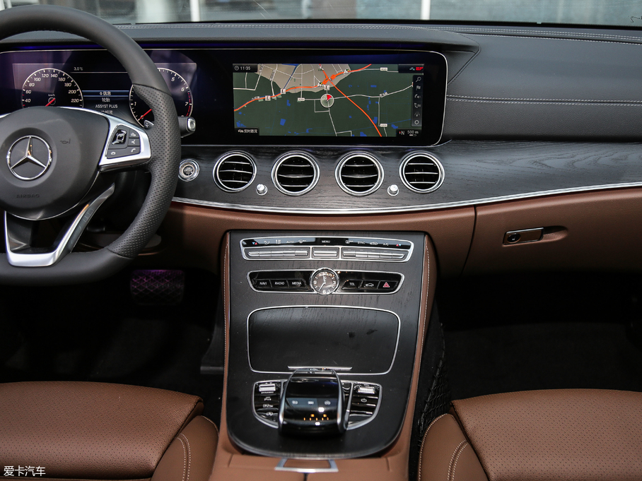 2018��YE�� E 200L 4MATIC �\����