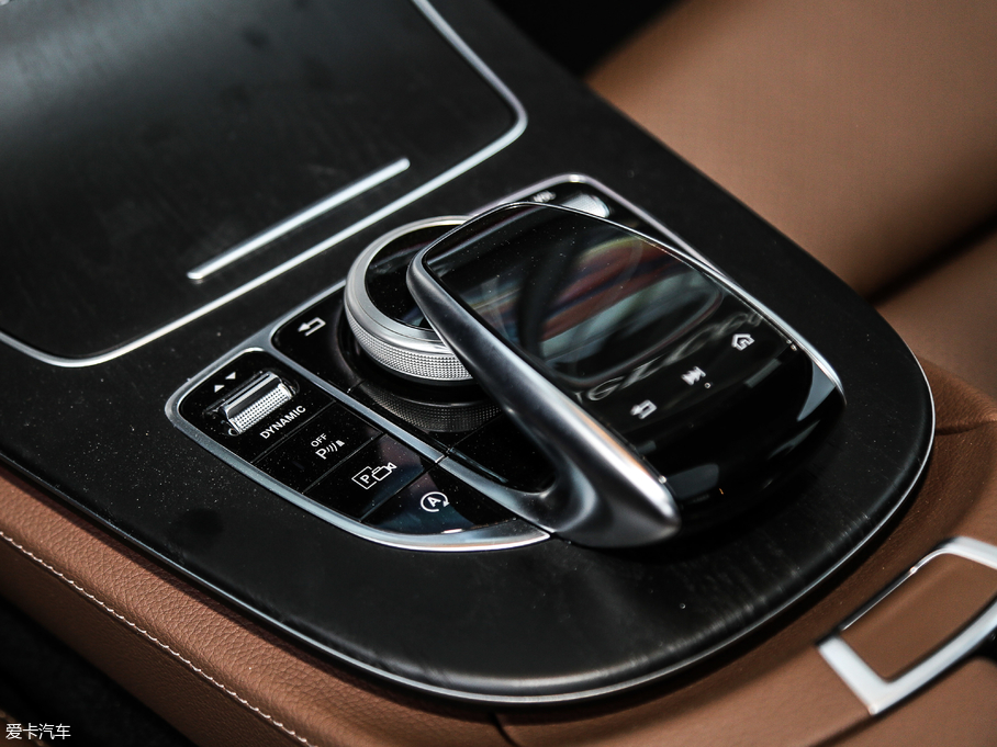 2018��YE�� E 200L 4MATIC �\����