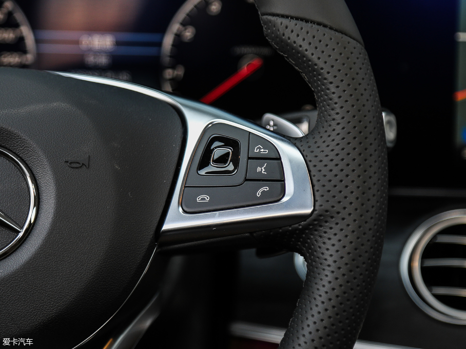 2018��YE�� E 200L 4MATIC �\����