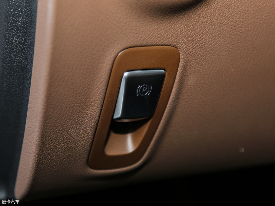 2018��YE�� E 200L 4MATIC �\����