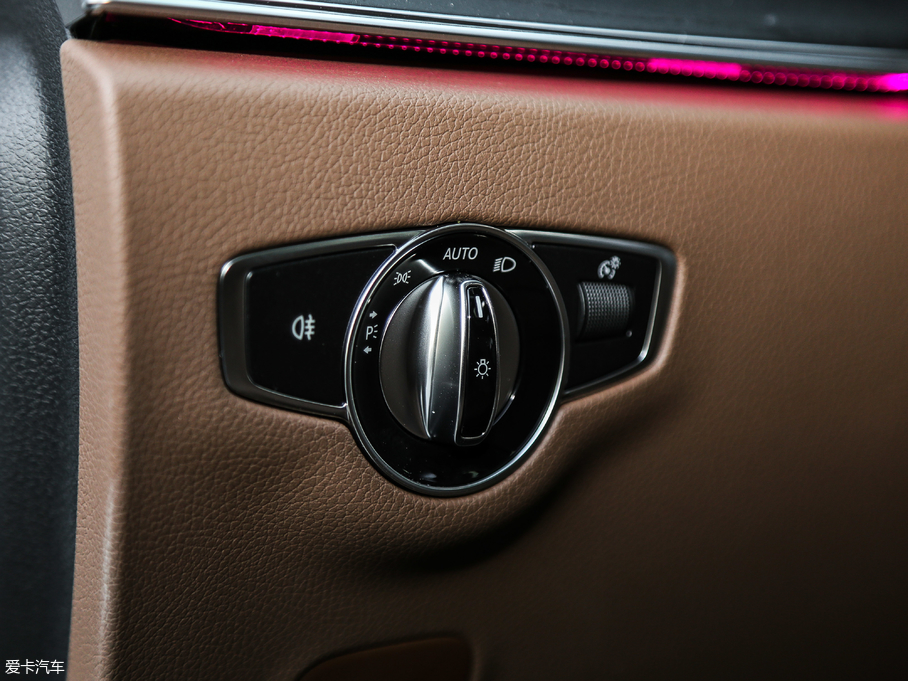 2018��YE�� E 200L 4MATIC �\����