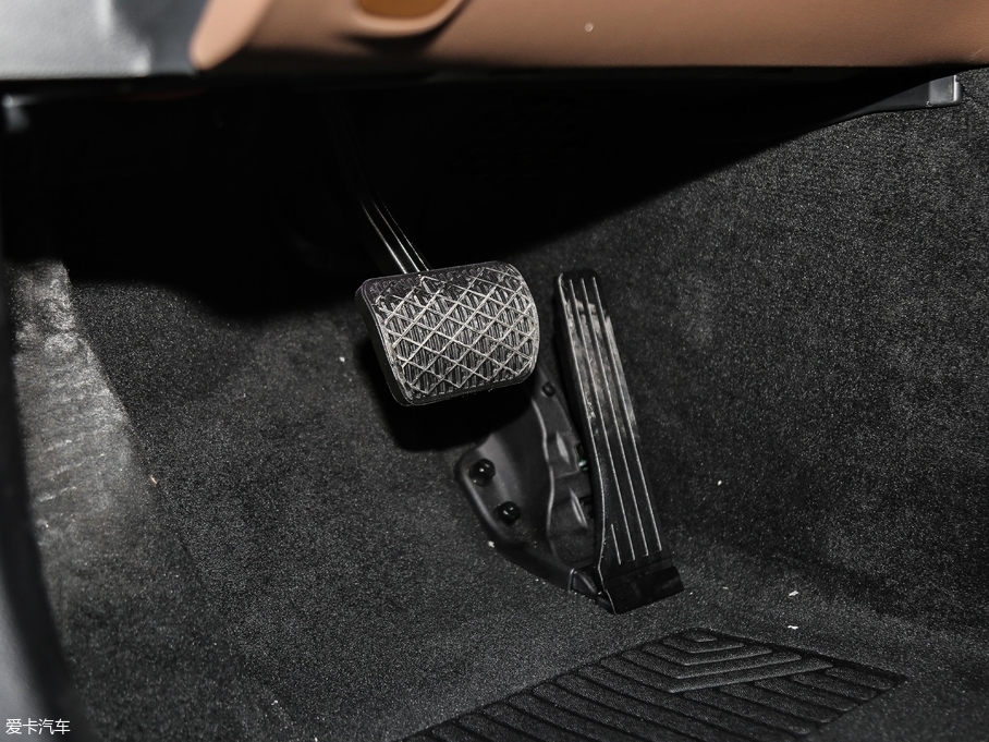 2018��YE�� E 200L 4MATIC �\����