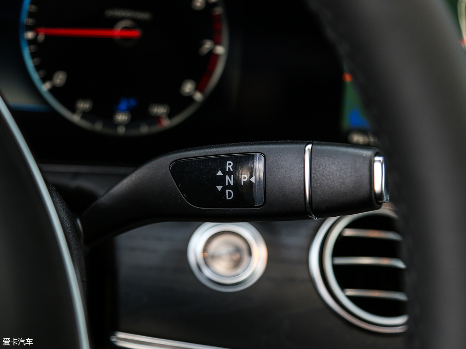 2018��YE�� E 200L 4MATIC �\����