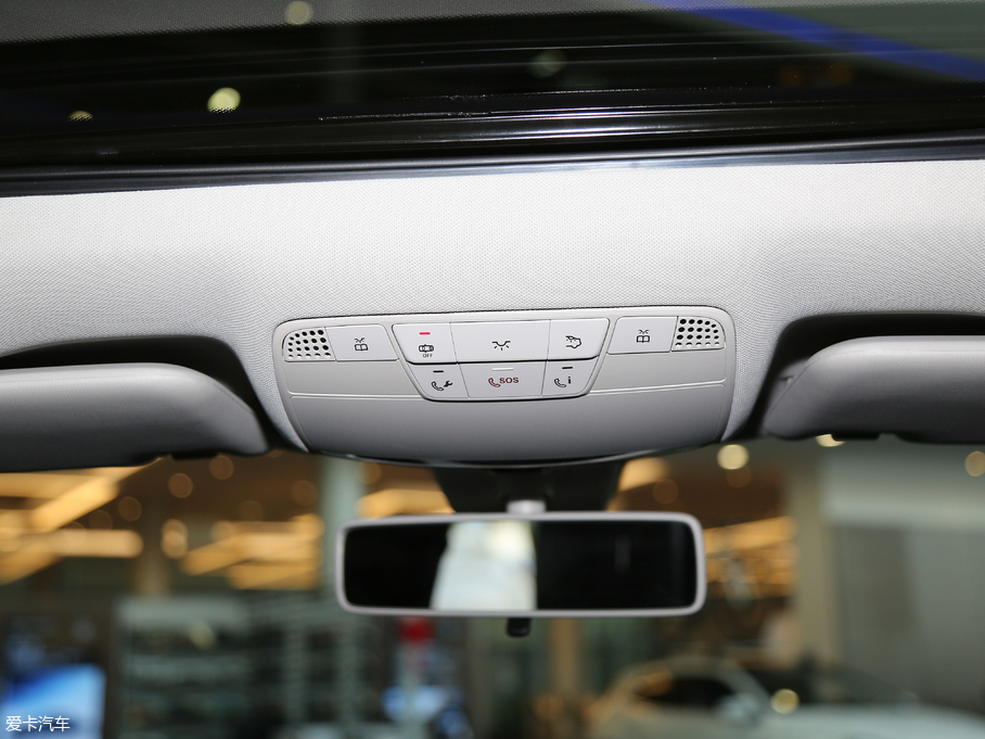 2018��YE�� E 200L �\����