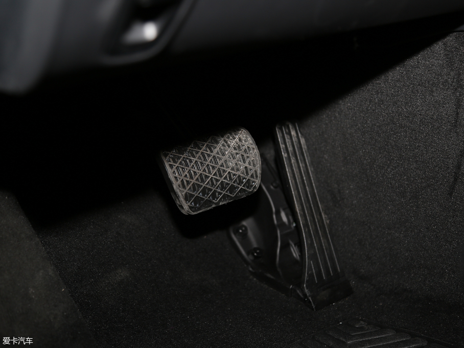 2018��YE�� E 200L �\����