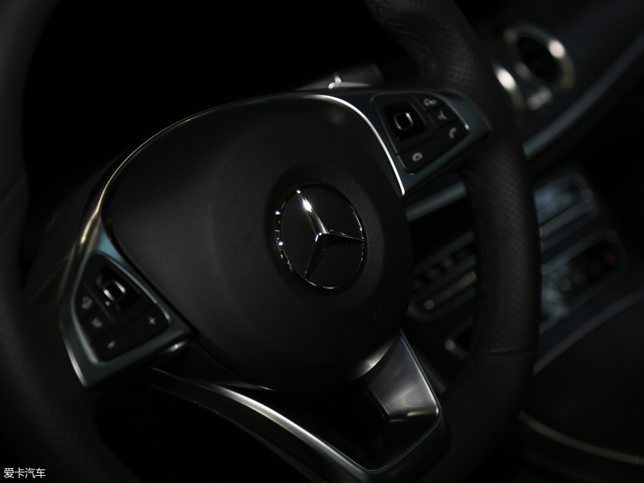 2018��YE�� E 200L �\����