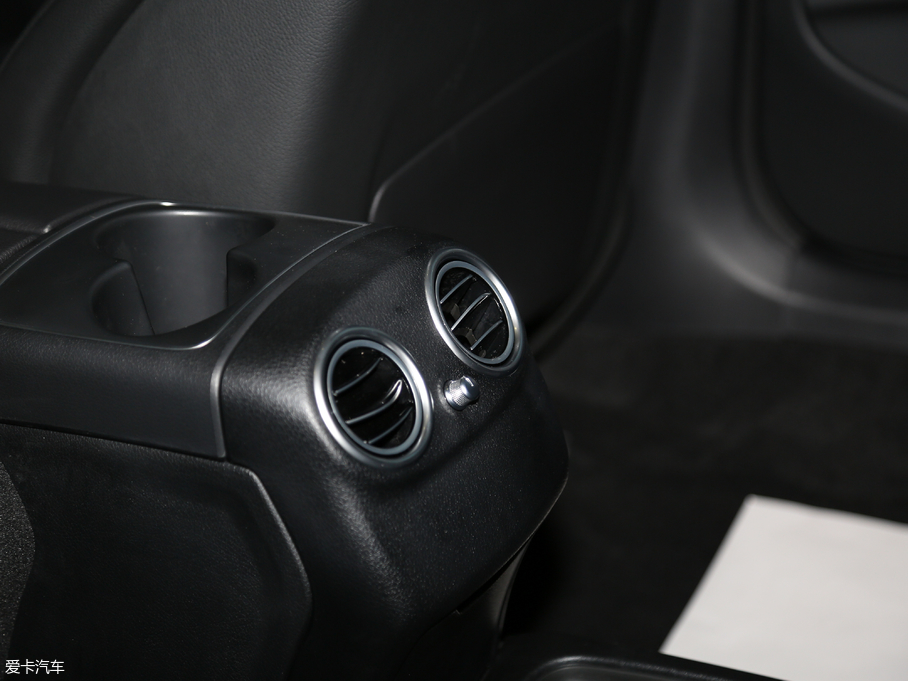 2018��YE�� E 200L �\����