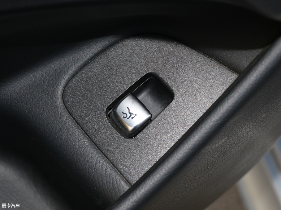 2018YE E 300L \ӺA