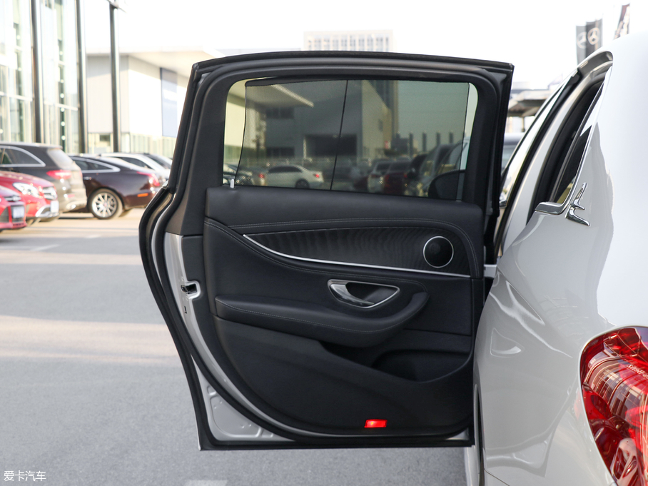 2018YE E 300L \ӺA