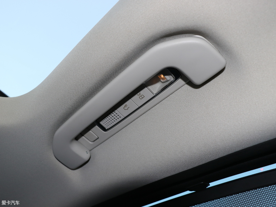 2018YE E 300L \ӺA