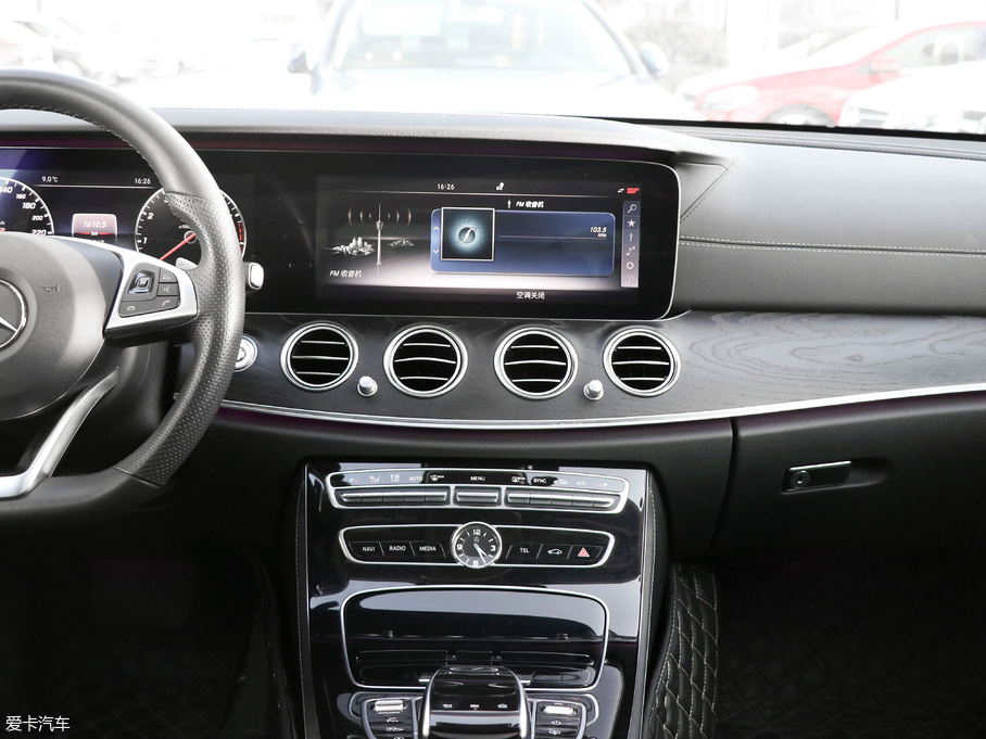 2018YE E 300L \ӺA