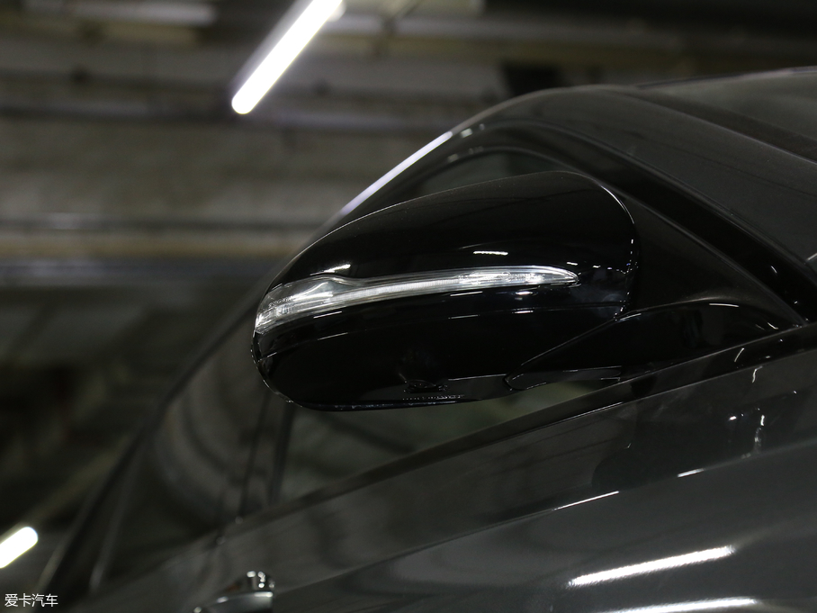 2018YE E 300 \(yn)