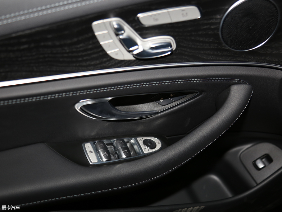 2018��YE�� E 300L �\�ӕr����