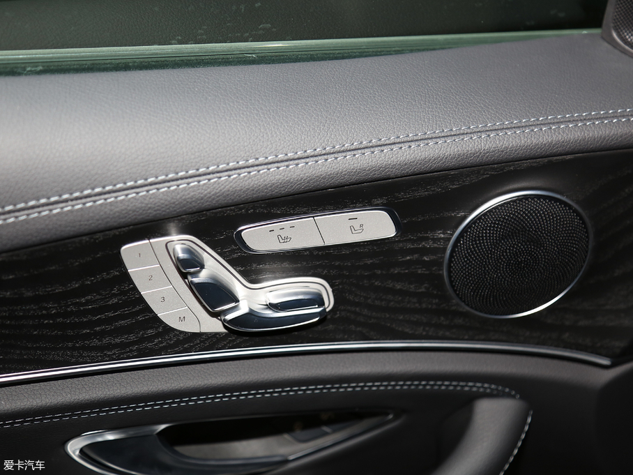 2018��YE�� E 300L �\�ӕr����