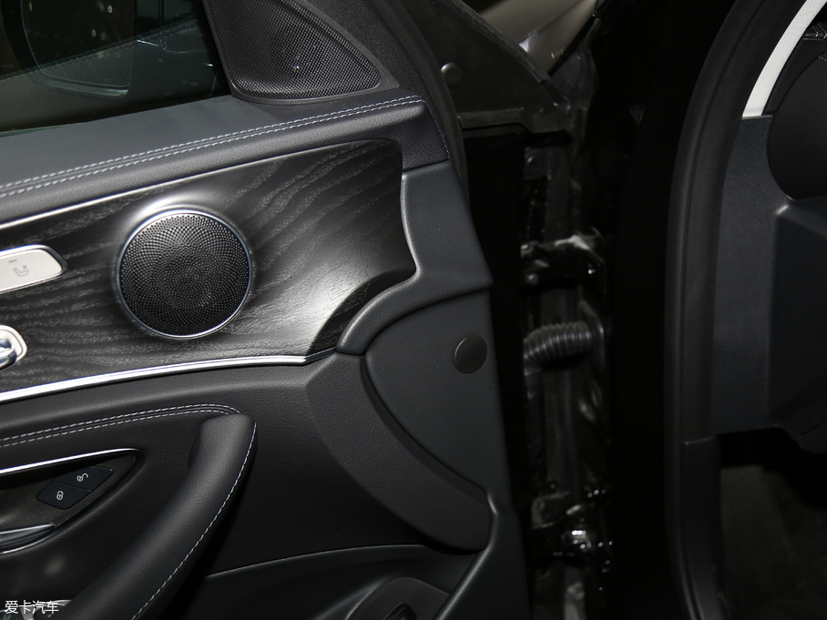 2018YE(j) E 300L \(yn)(dng)r(sh)