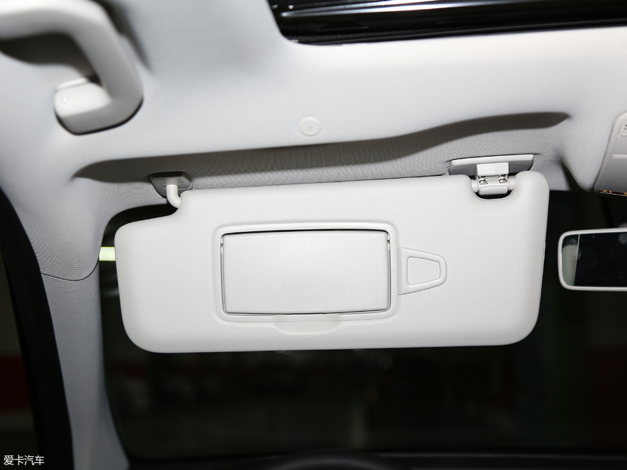 2018YE(j) E 300L \(yn)(dng)r(sh)