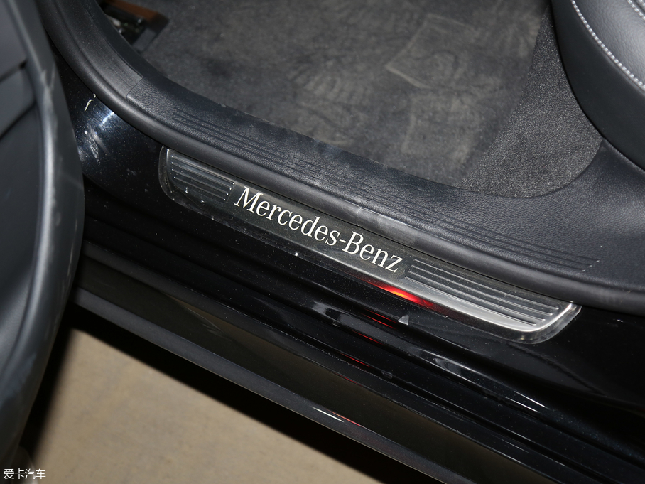 2018��YE�� E 300L �\�ӕr����