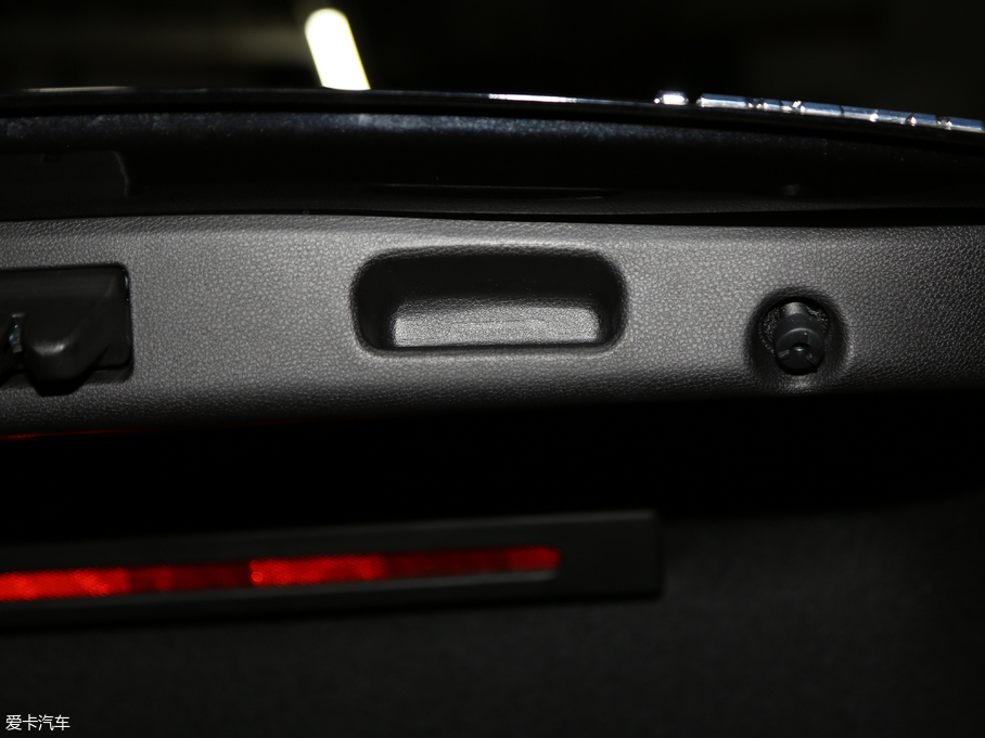 2018��YE�� E 300L �\�ӕr����