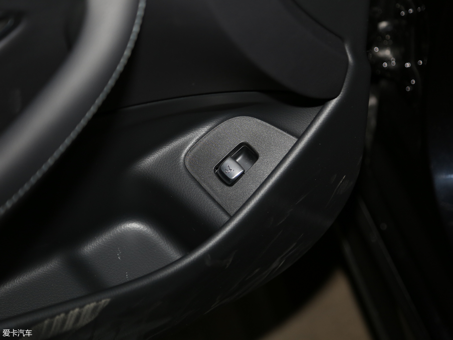 2018��YE�� E 300L �\(y��n)�ӕr(sh��)����