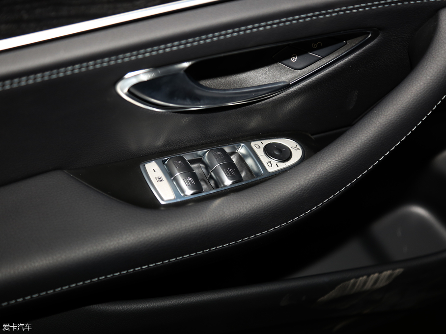 2018��YE�� E 300L �\�ӕr����