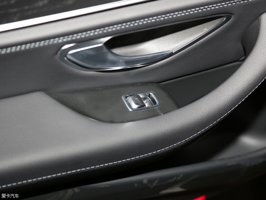 2018��YE�� E 300L �\�ӕr����