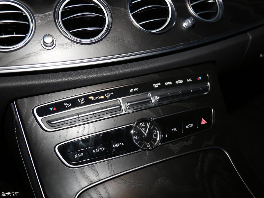 2018��YE�� E 300L �\�ӕr����