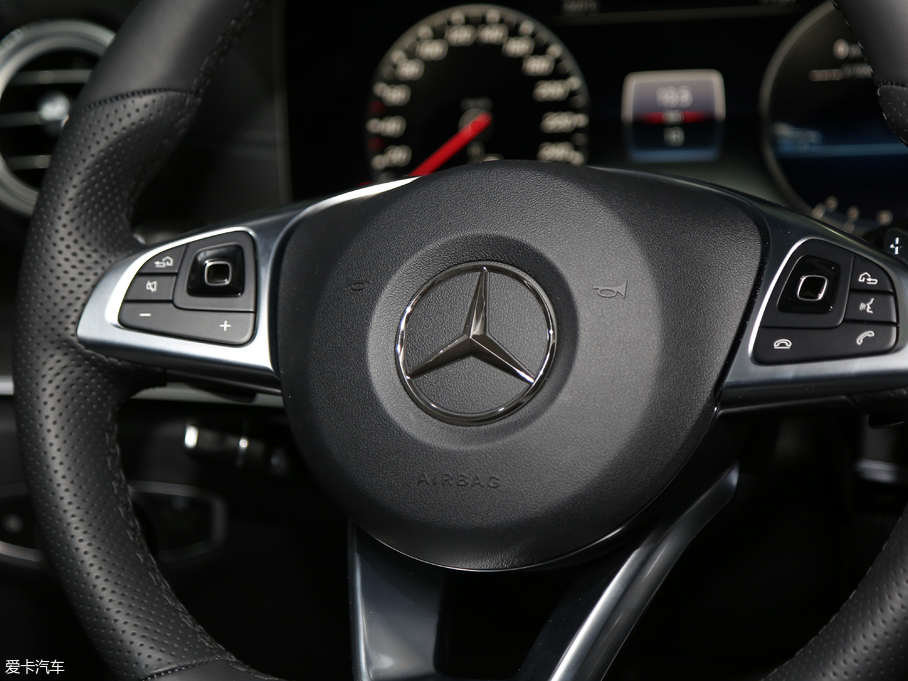 2018��YE�� E 300L �\�ӕr����