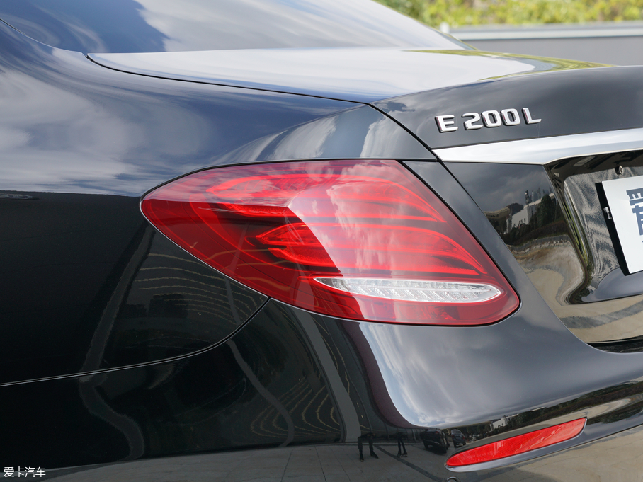 2018��YE�� E 200L 4MATIC �\����