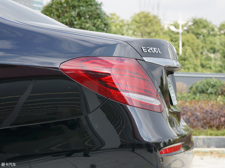 2018��YE�� E 200L 4MATIC �\����