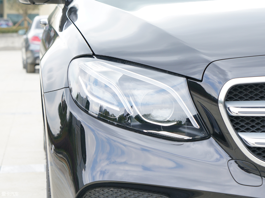 2018��YE�� E 200L 4MATIC �\����