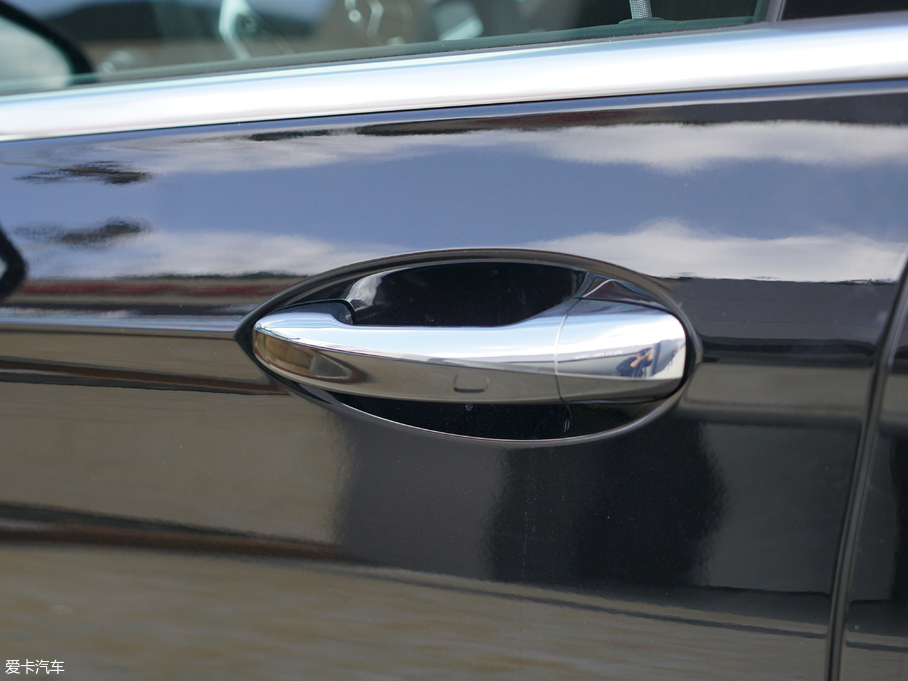 2018��YE�� E 200L 4MATIC �\����