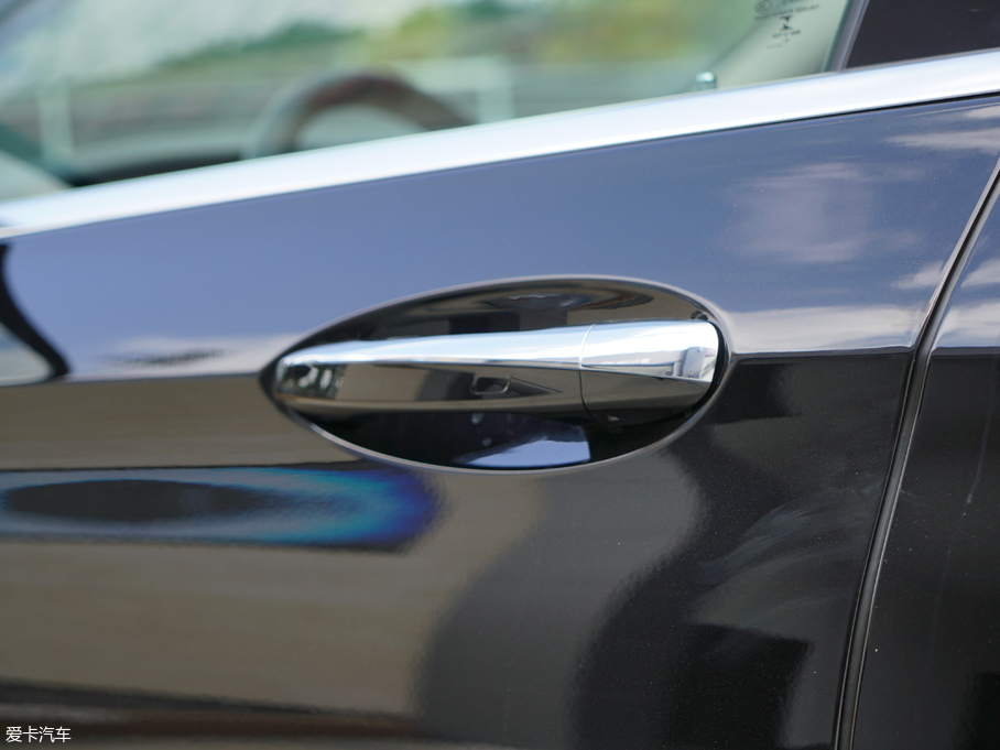 2018��YE�� E 200L 4MATIC �\����