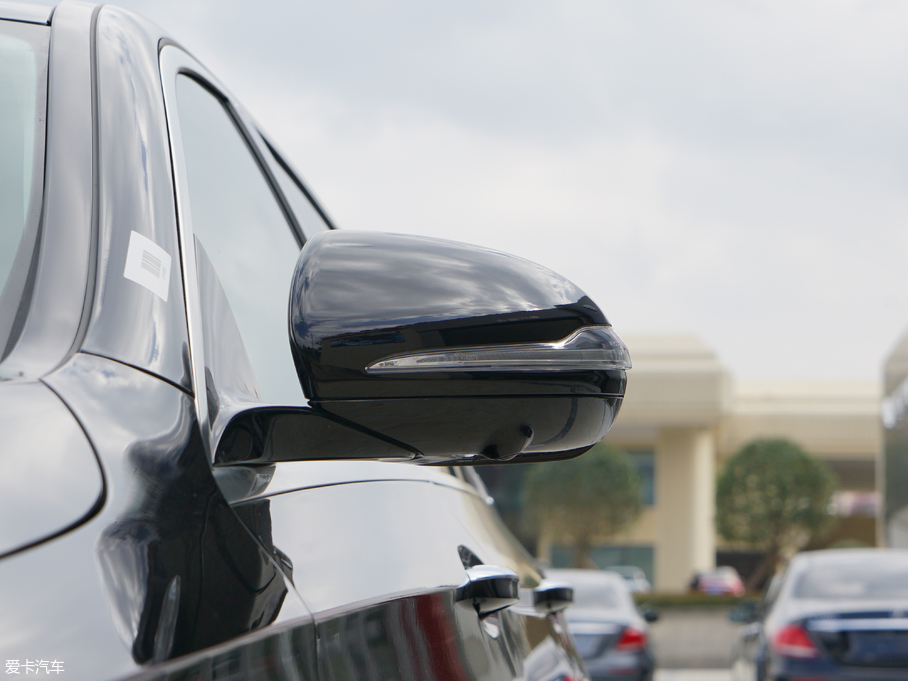 2018��YE�� E 200L 4MATIC �\����