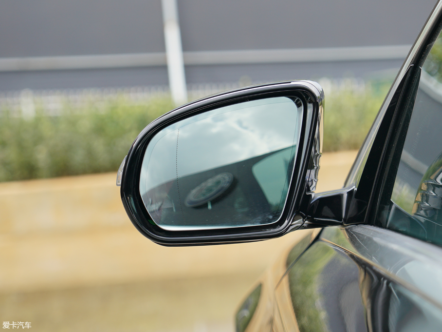 2018��YE�� E 200L 4MATIC �\����