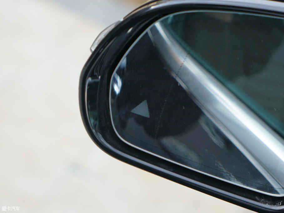 2018��YE�� E 200L 4MATIC �\(y��n)����