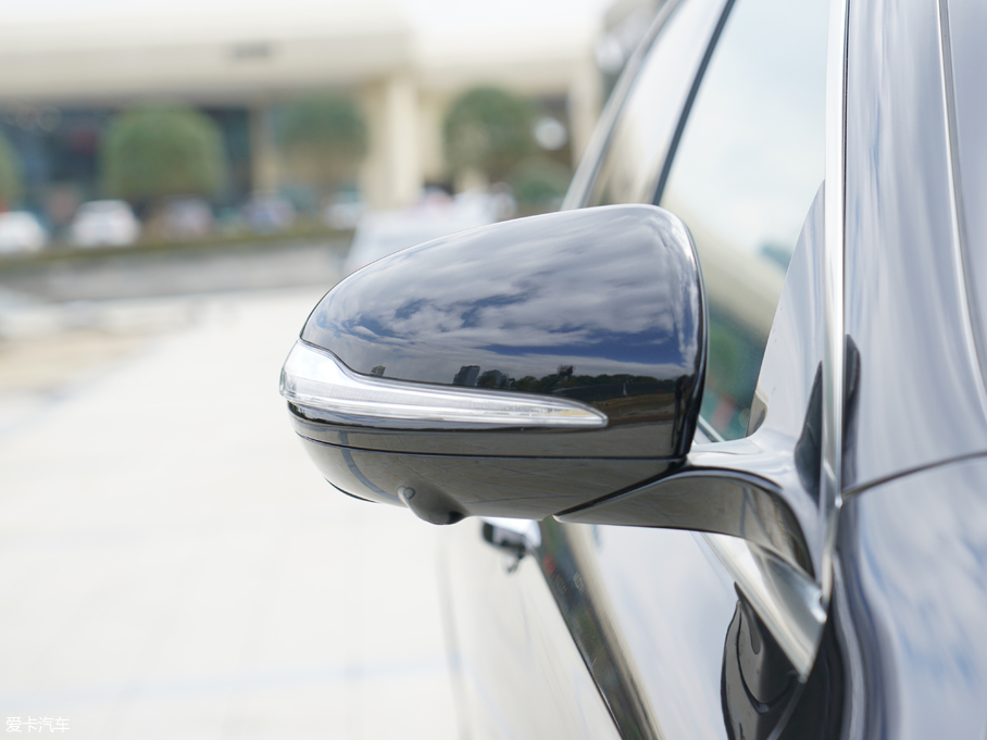 2018��YE�� E 200L 4MATIC �\����