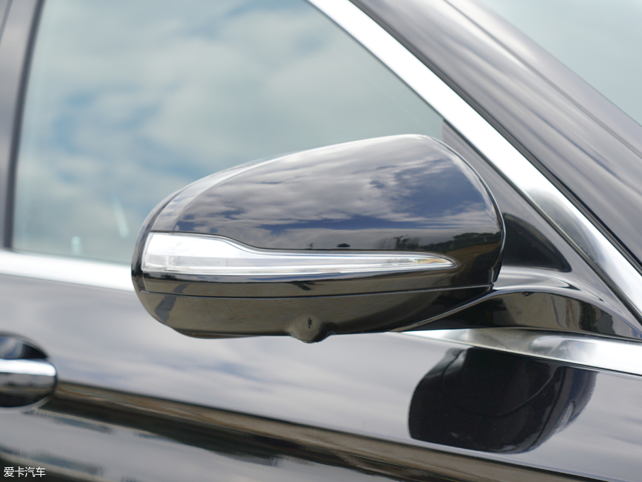 2018��YE�� E 200L 4MATIC �\����