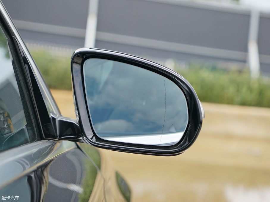 2018��YE�� E 200L 4MATIC �\����