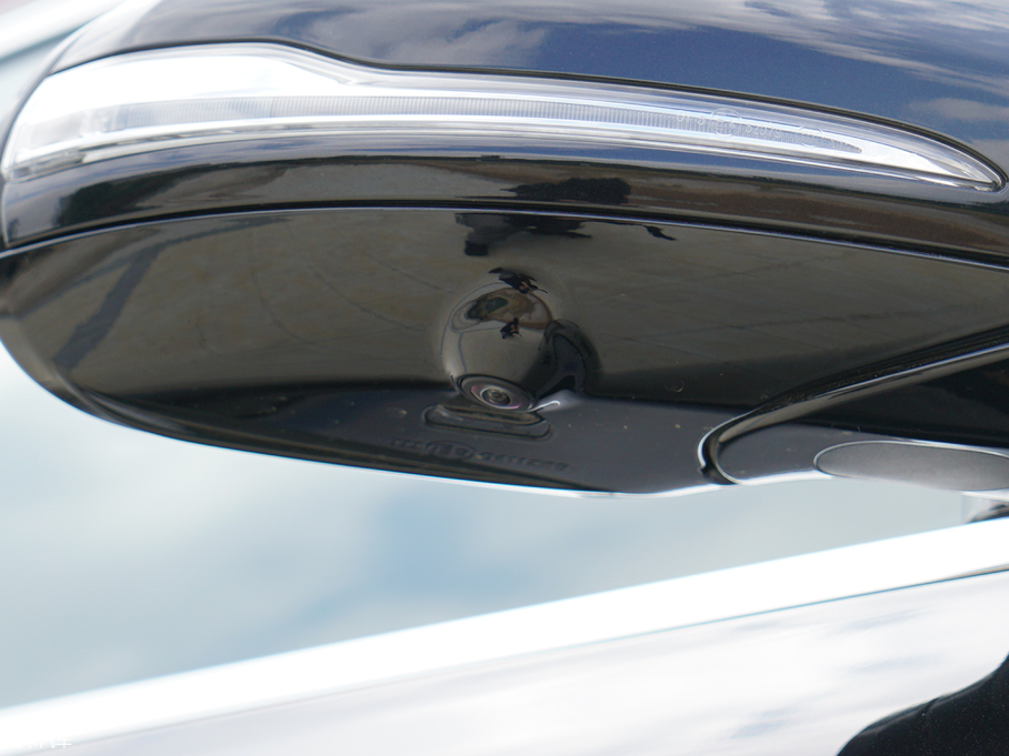 2018��YE�� E 200L 4MATIC �\����