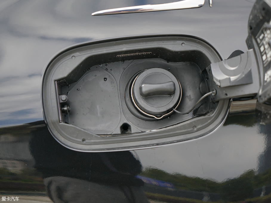 2018��YE�� E 200L 4MATIC �\����